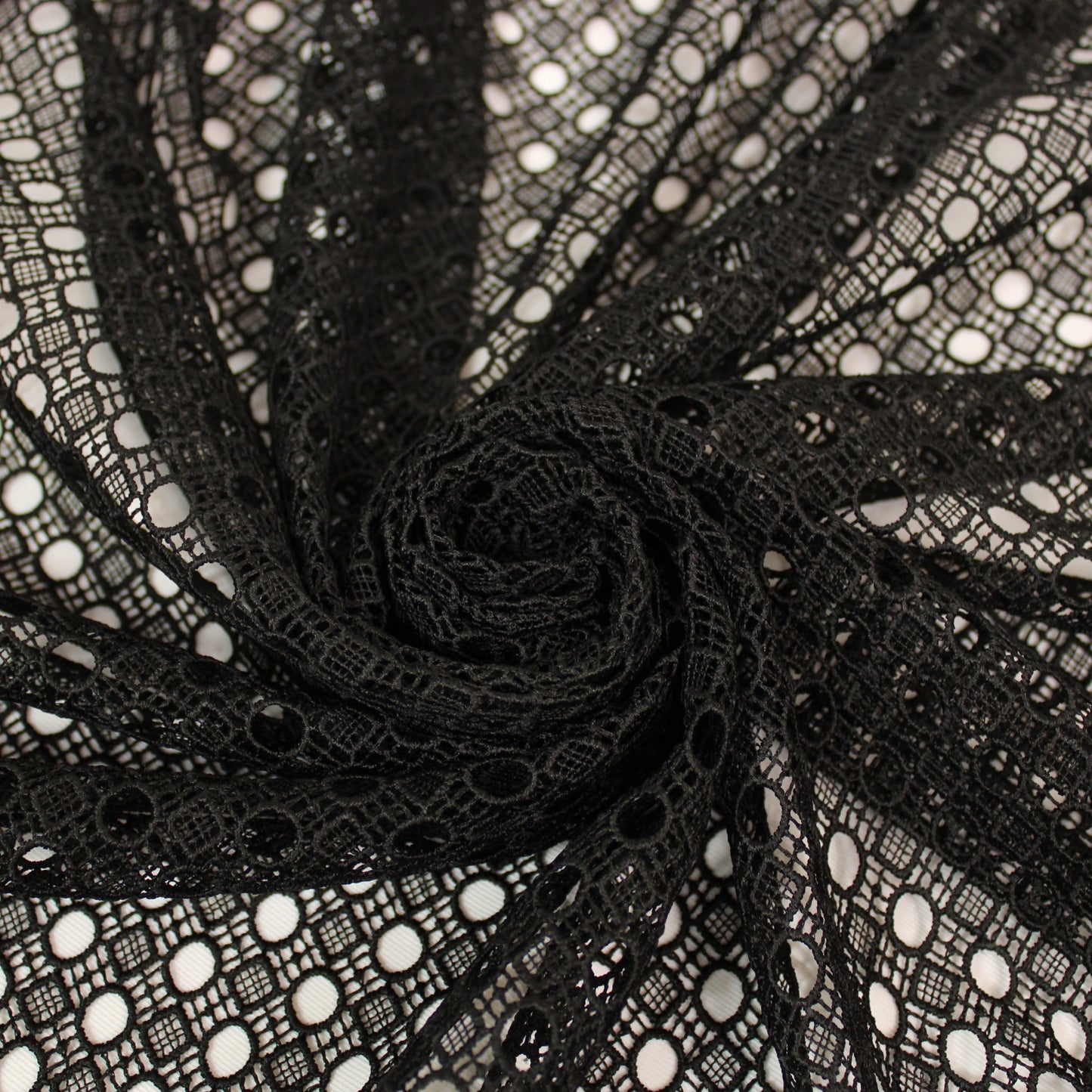 Tissu guipure noire - motif circulaire - photo 1/4 | So Tissus