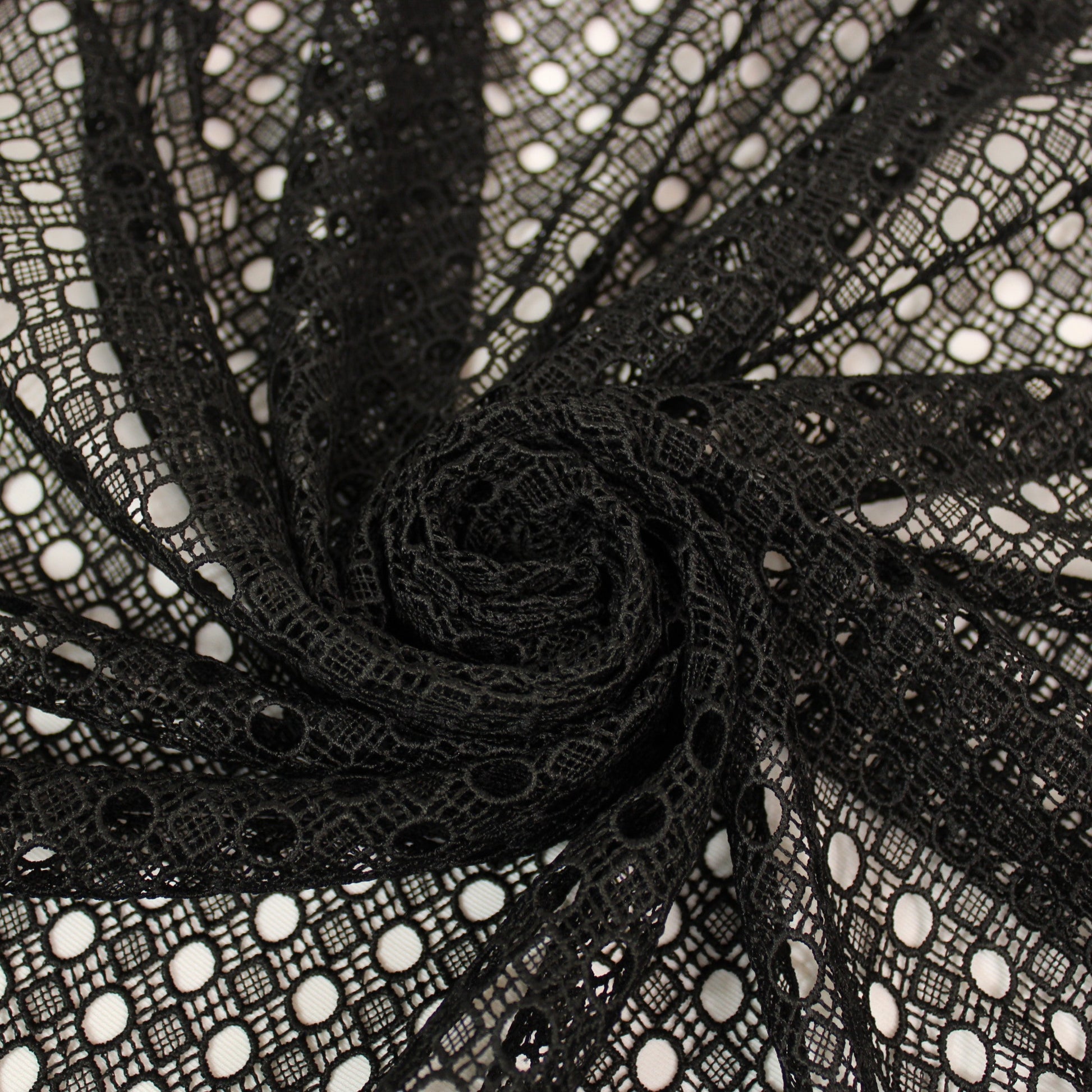 Tissu guipure noire - motif circulaire - photo 1/4 | So Tissus