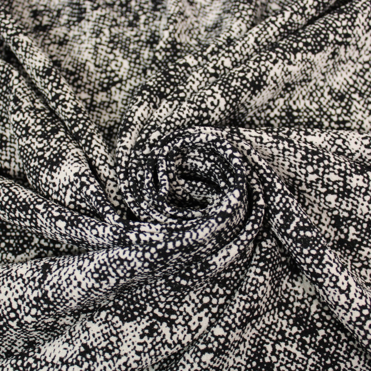Tissu crêpe texturé - imprimé tacheté - noir et blanc - photo 1/3 | So Tissus