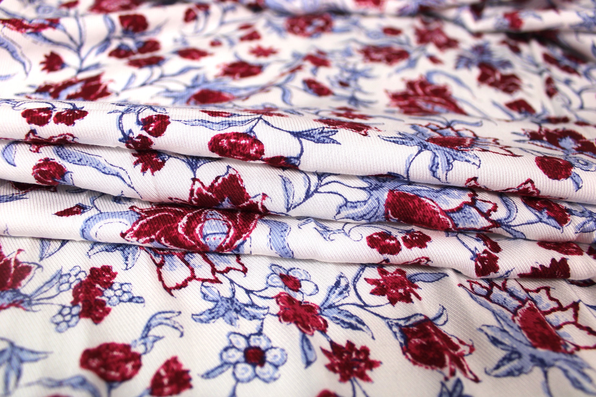 Tissu viscose - imprimé fleurs lie de vin - photo 2/4 | So Tissus