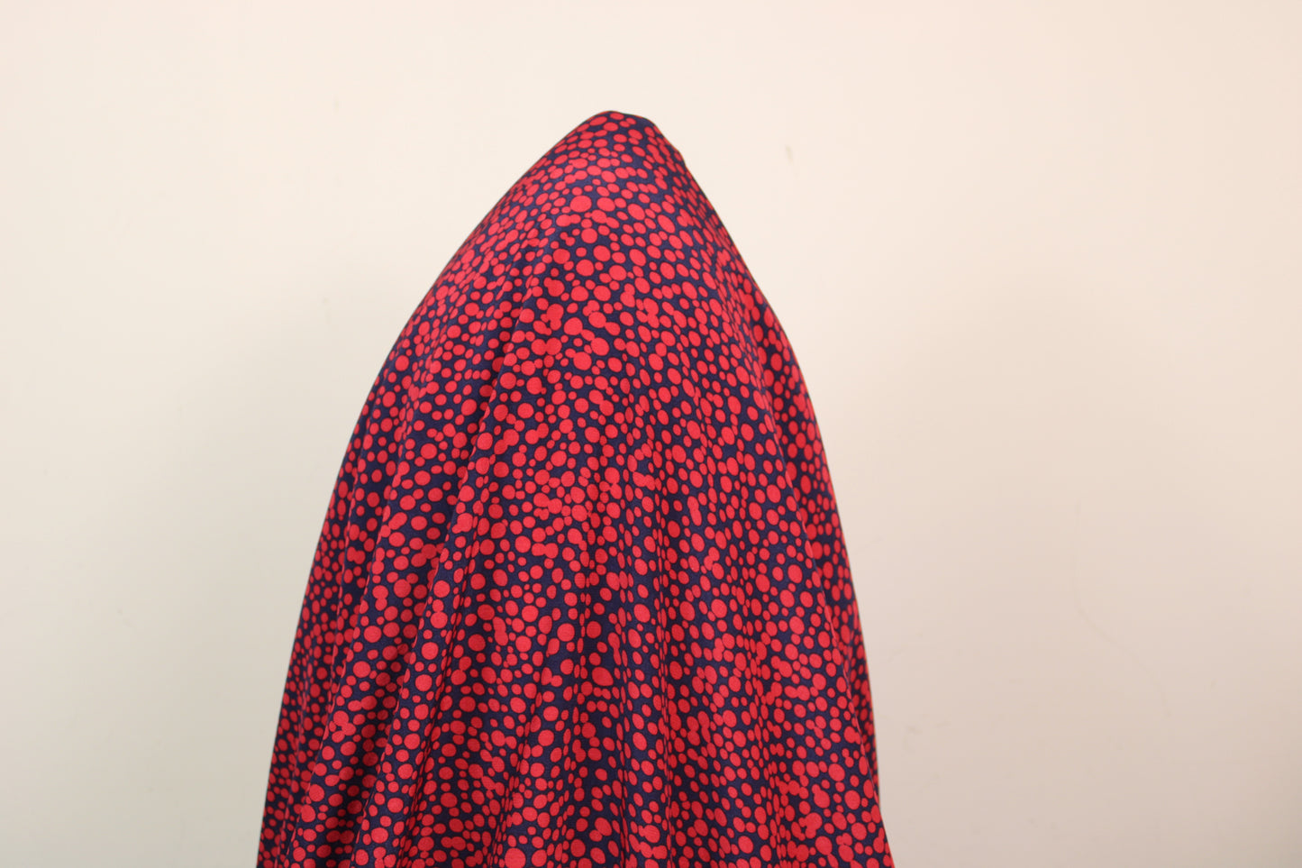 Tissu crêpe viscose - imprimé à pois - rouge et bleu marine - photo 3/4 | So Tissus