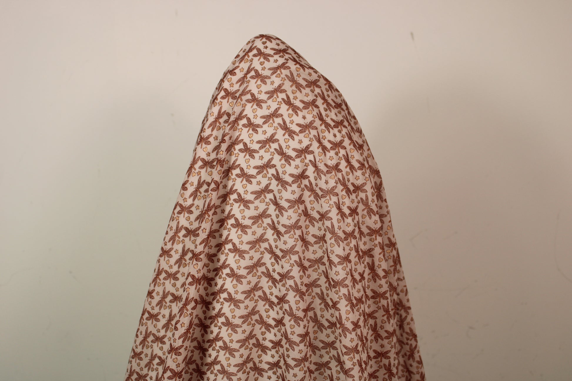 Tissu crêpe georgette  - imprimé libellule - nude - photo 3/4 | So Tissus