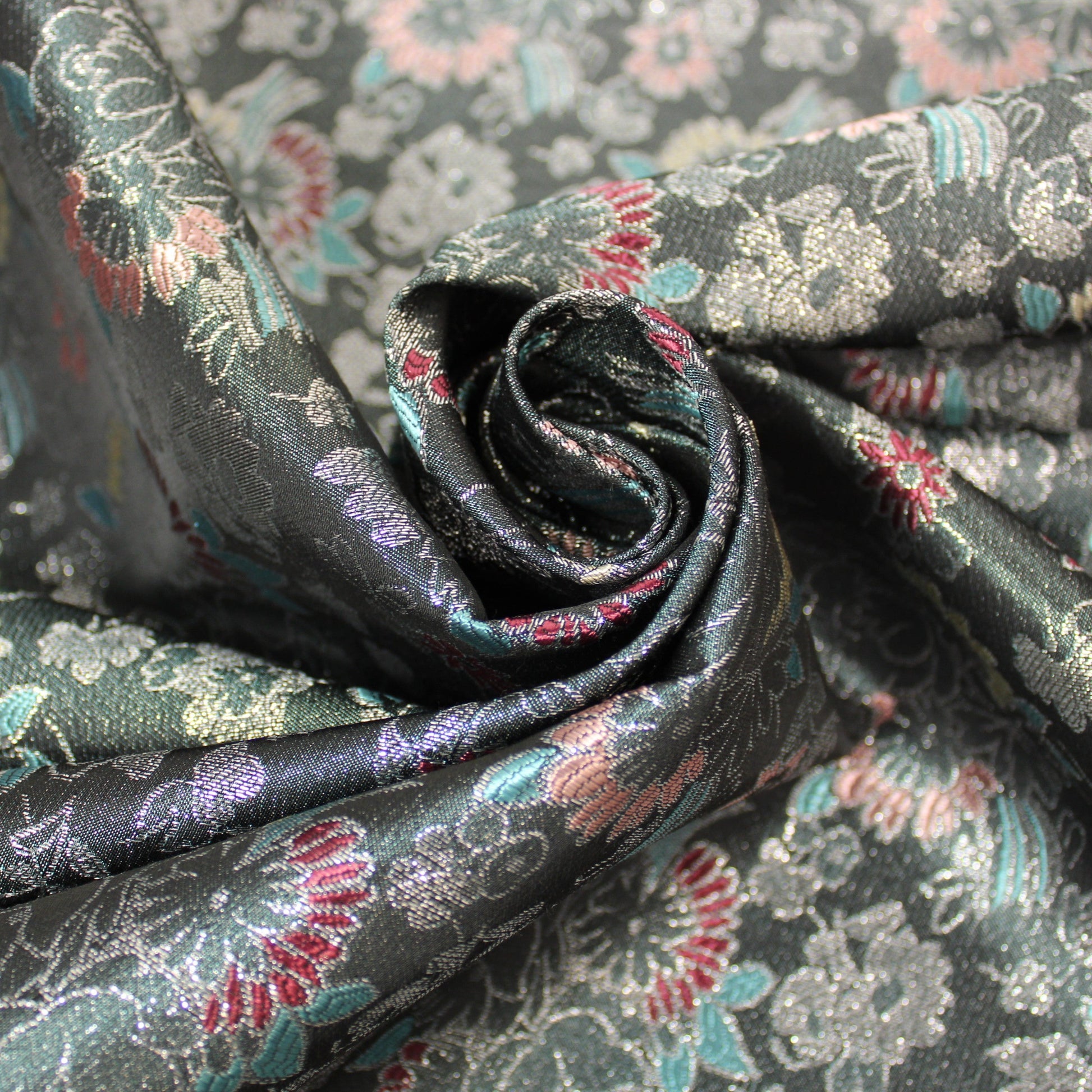 Tissu brocart motif fleuri - gris et argenté - photo 1/4 | So Tissus