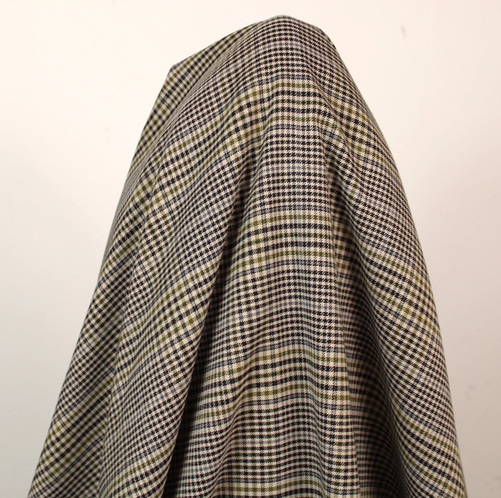 Tissu flanelle -  petits carreaux - ton beige et noir - photo 3/4 | So Tissus