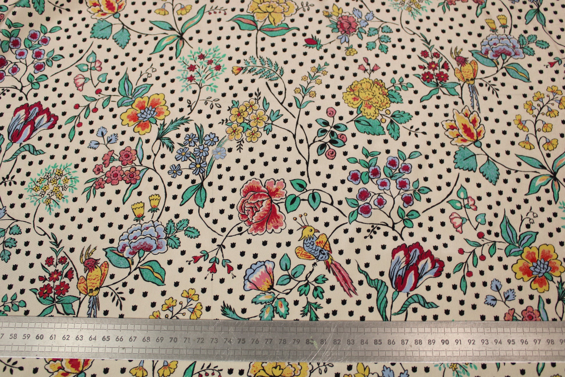 Tissu crêpe de chine 100% soie - imprimé fleurs vintages - photo 4/4 | So Tissus