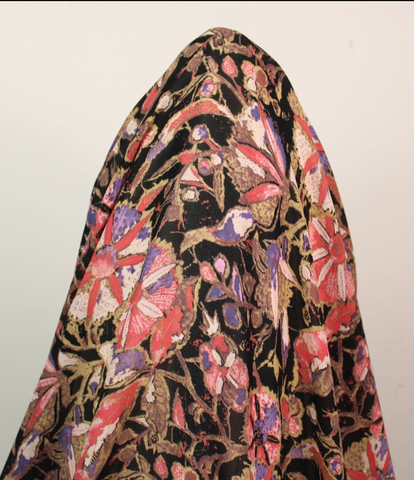 Tissu crêpe georgette  - imprimé fleuri - ton rose et noir - photo 3/4 | So Tissus