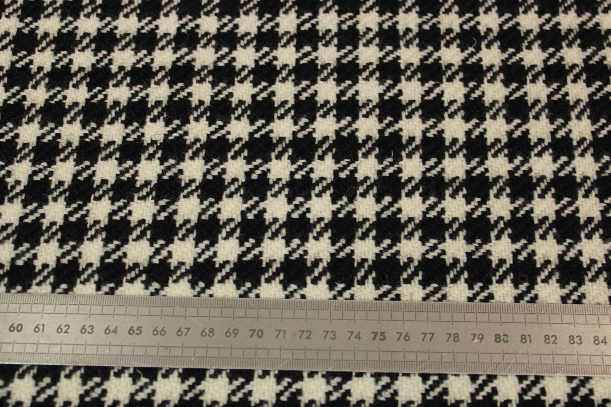 Tissu lainage pied de poule - noir et blanc - photo 4/4 | So Tissus