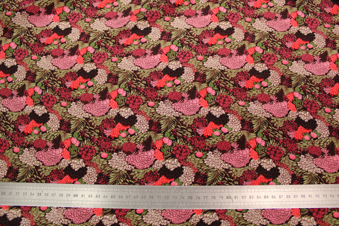 Tissu crêpe de chine 100% soie - imprimé bosquet fleuri - ton rose - photo 4/4 | So Tissus