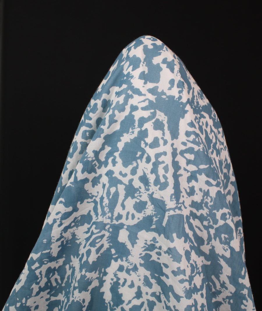 Tissu voile de coton - imprimé tacheté - bleu clair et blanc