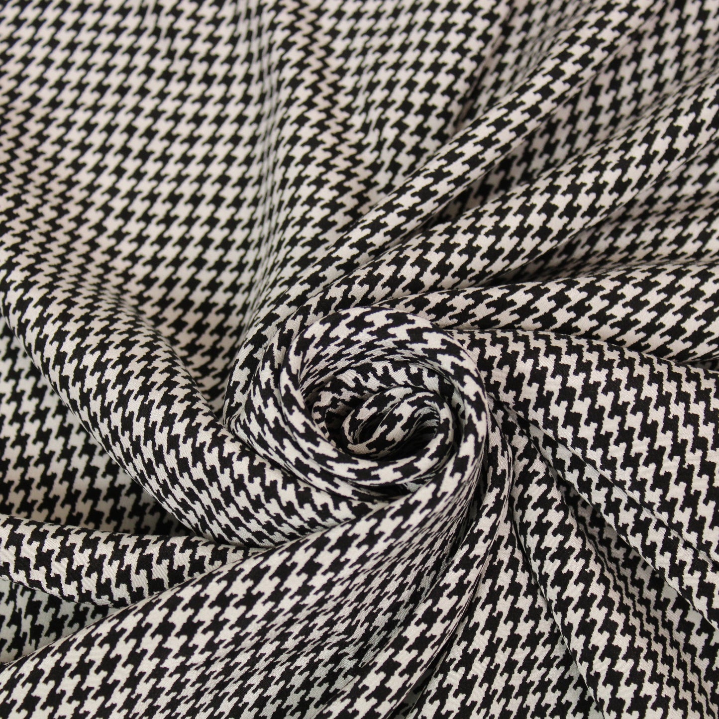 Tissu crêpe de chine 100% soie - imprimé pied de poule  - noir et blanc - photo 1/4 | So Tissus