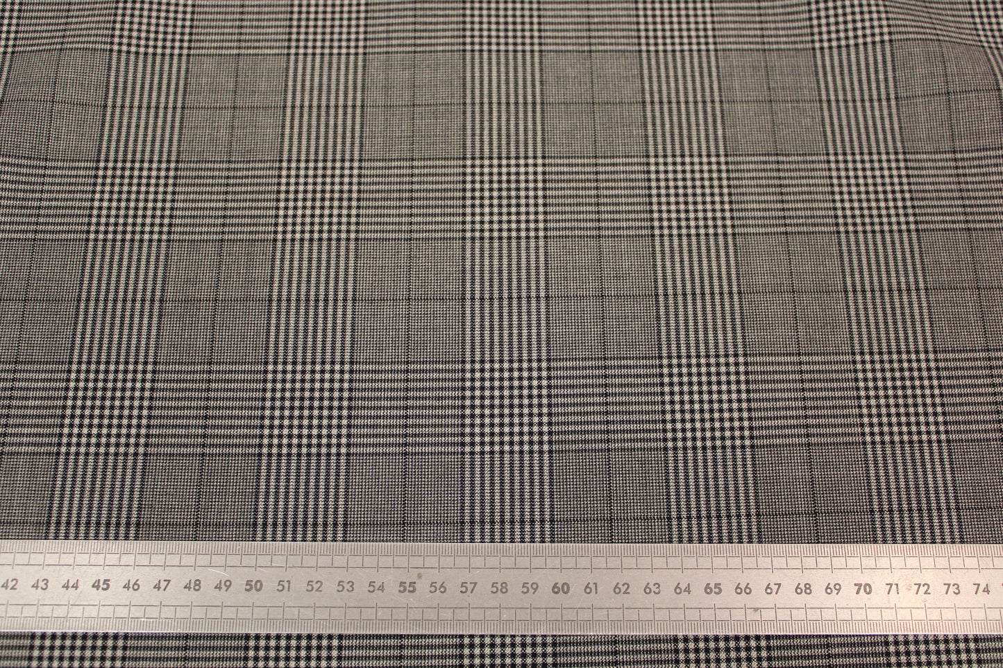 Tissu laine froide - prince de galles - ton gris - photo 4/4 | So Tissus