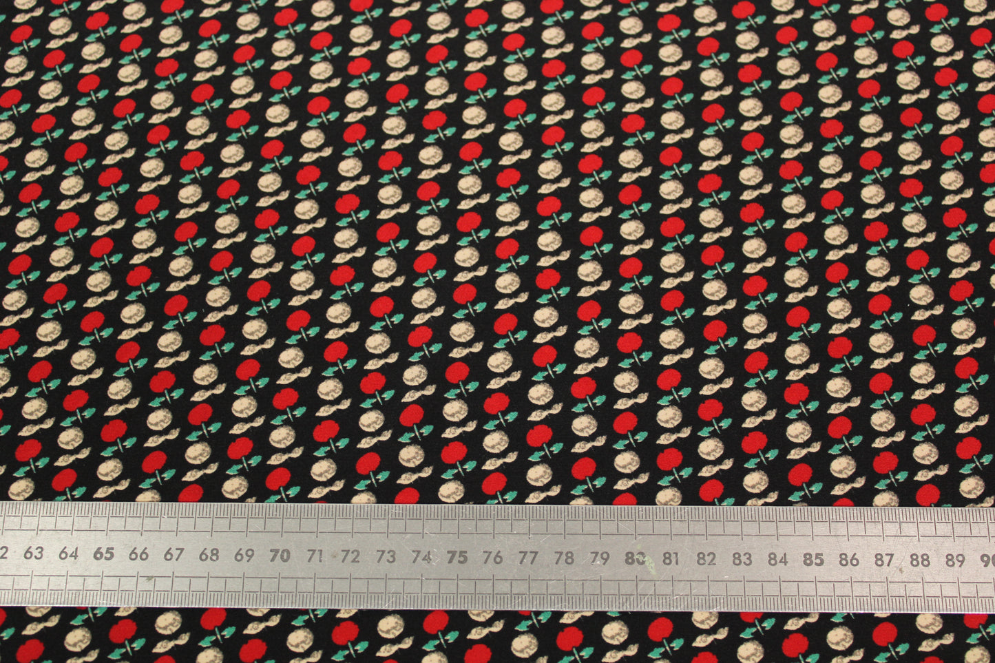 Tissu crêpe de chine 100% soie - imprimé cerises - photo 3/4 | So Tissus