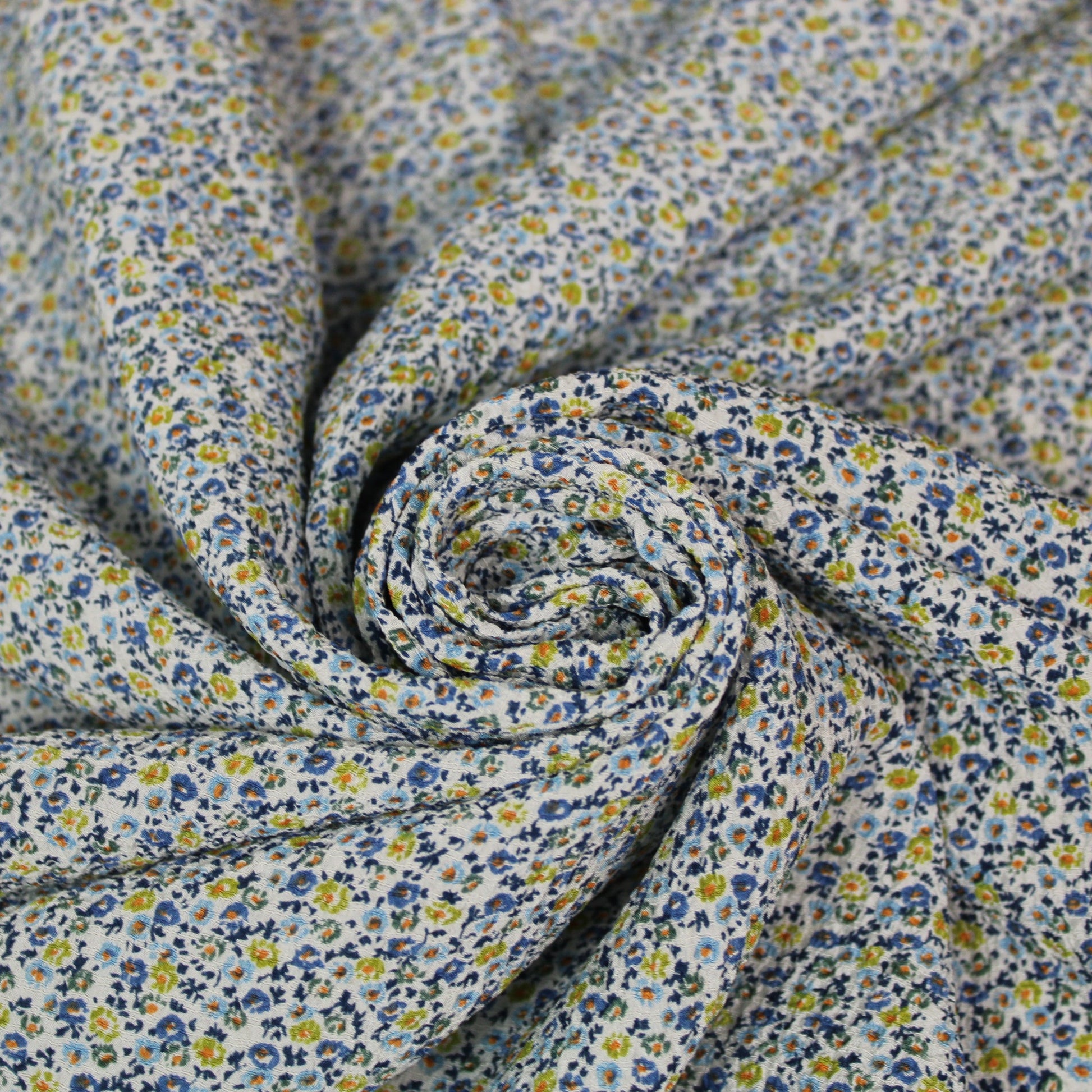 Tissu crêpon de soie - petite fleurs bleues et vertes - photo 1/4 | So Tissus