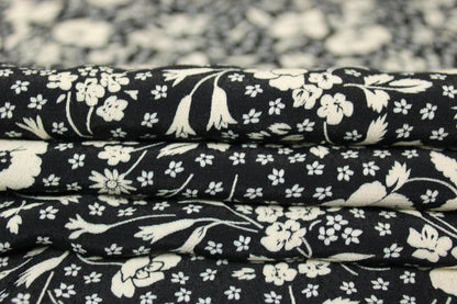 Tissu crêpe viscose - imprimé fleuri - noir et blanc - photo 2/4 | So Tissus