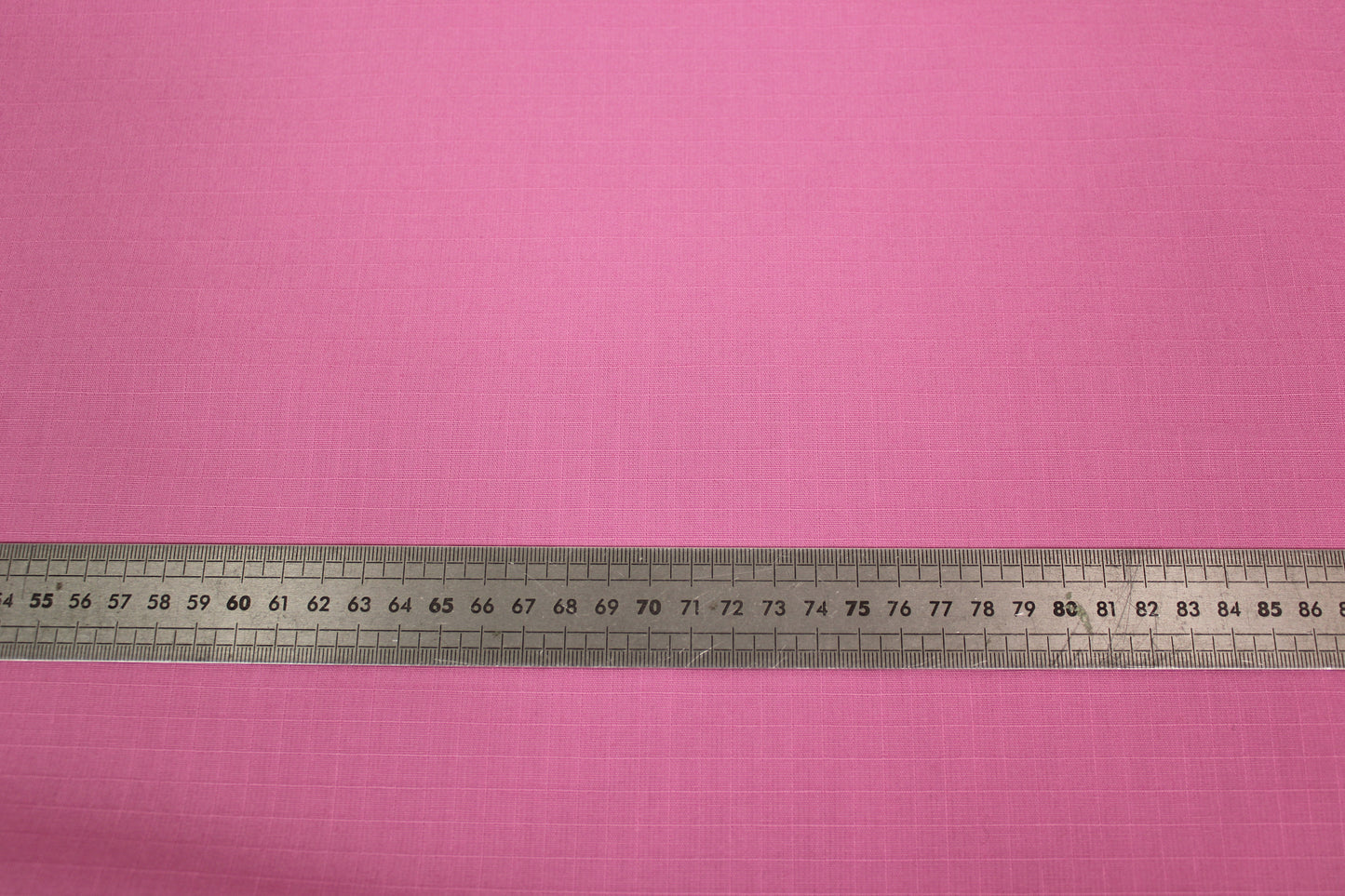 Tissu gabardine coton - à carreaux ton sur ton - rose - photo 4/4 | So Tissus