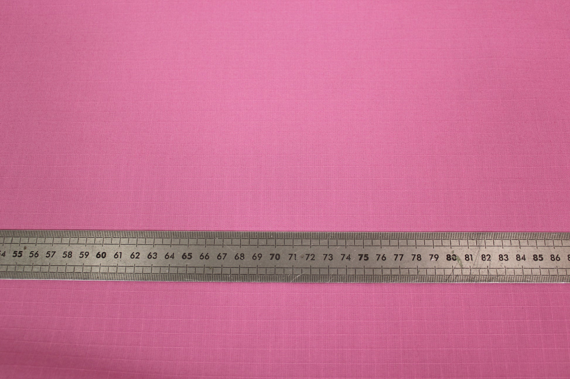 Tissu gabardine coton - à carreaux ton sur ton - rose - photo 4/4 | So Tissus