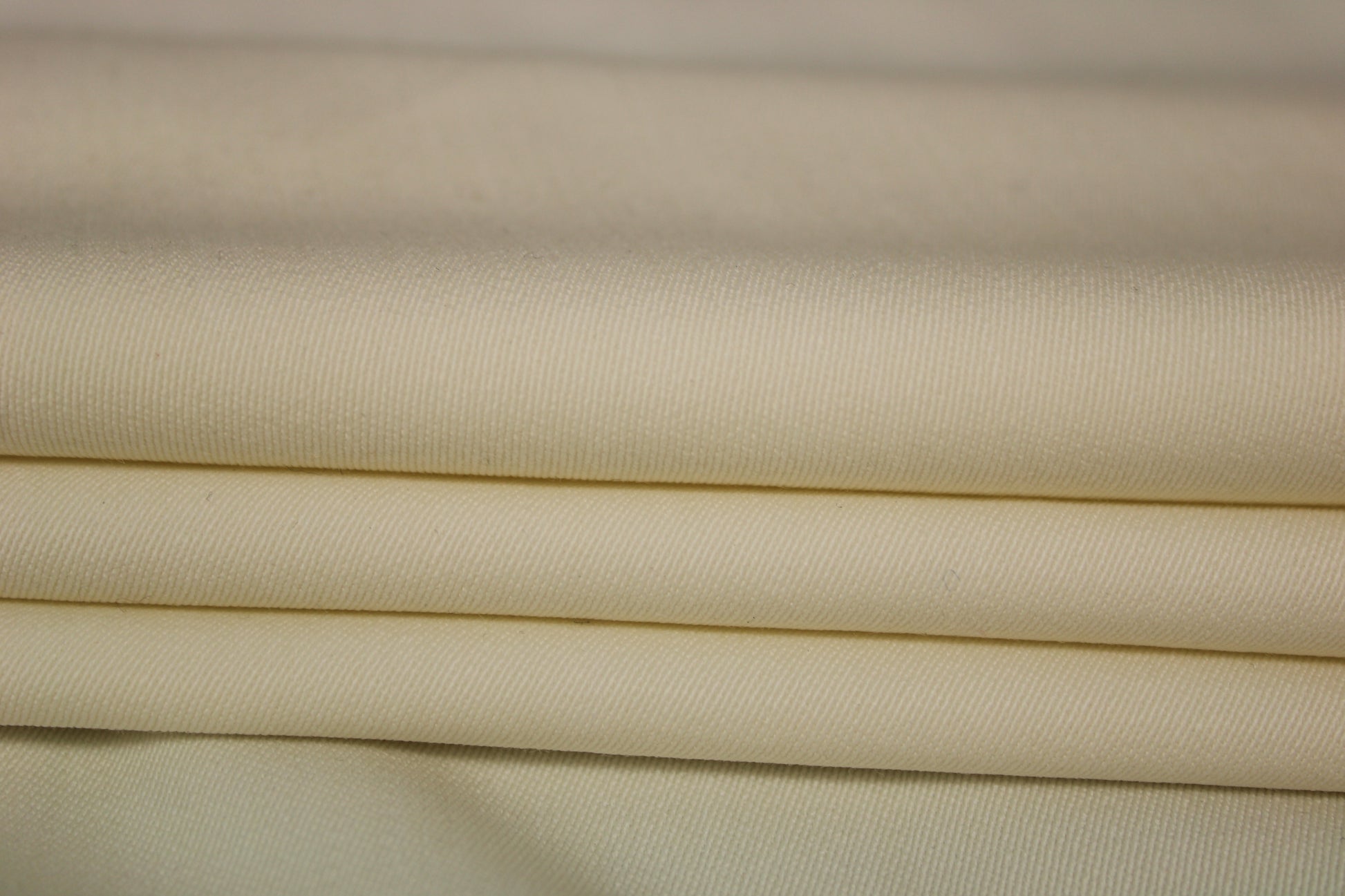 Tissu crêpe de laine stretch - ivoire - photo 2/3 | So Tissus