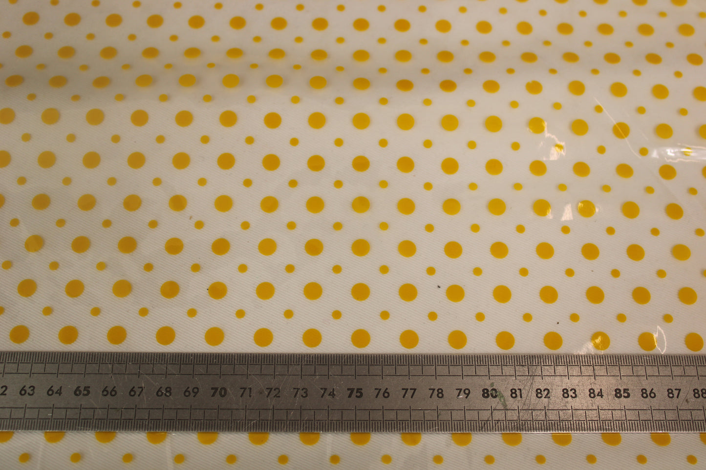 Tissu technique imperméable - à pois - transparent et jaune - photo 4/4 | So Tissus