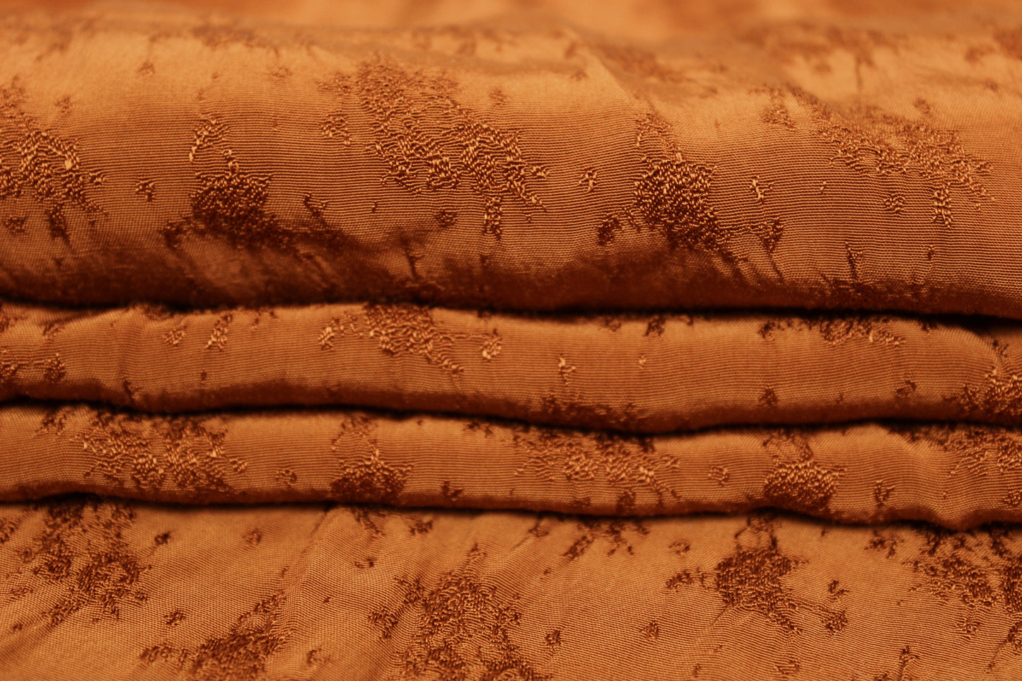 Tissu viscose - motif brodé - terracotta - photo 2/4 | So Tissus