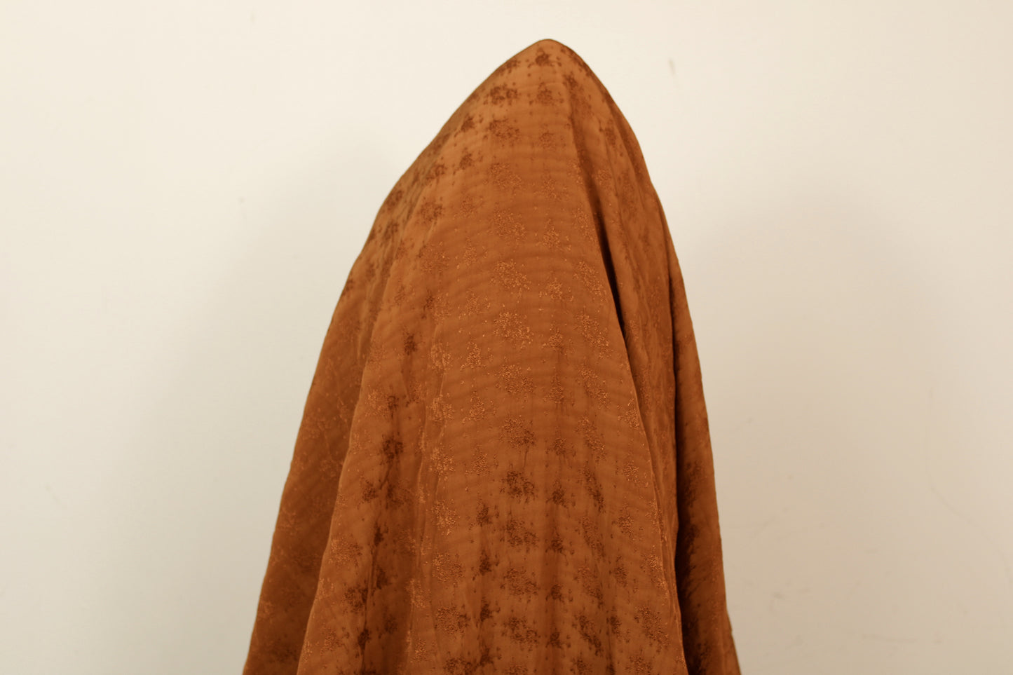 Tissu viscose - motif brodé - terracotta - photo 3/4 | So Tissus