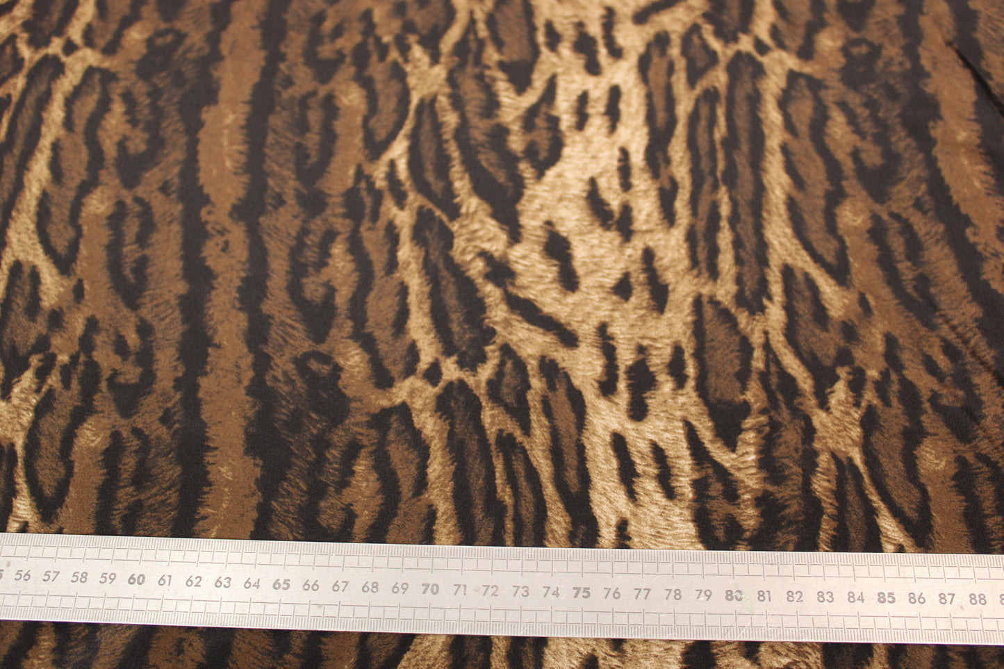 Tissu crêpe de chine 100% soie - imprimé léopard - photo 4/4 | So Tissus