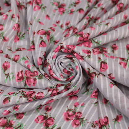 Tissu voile de coton - imprimé fleurs roses - ton bleu ciel - photo 1/4 | So Tissus