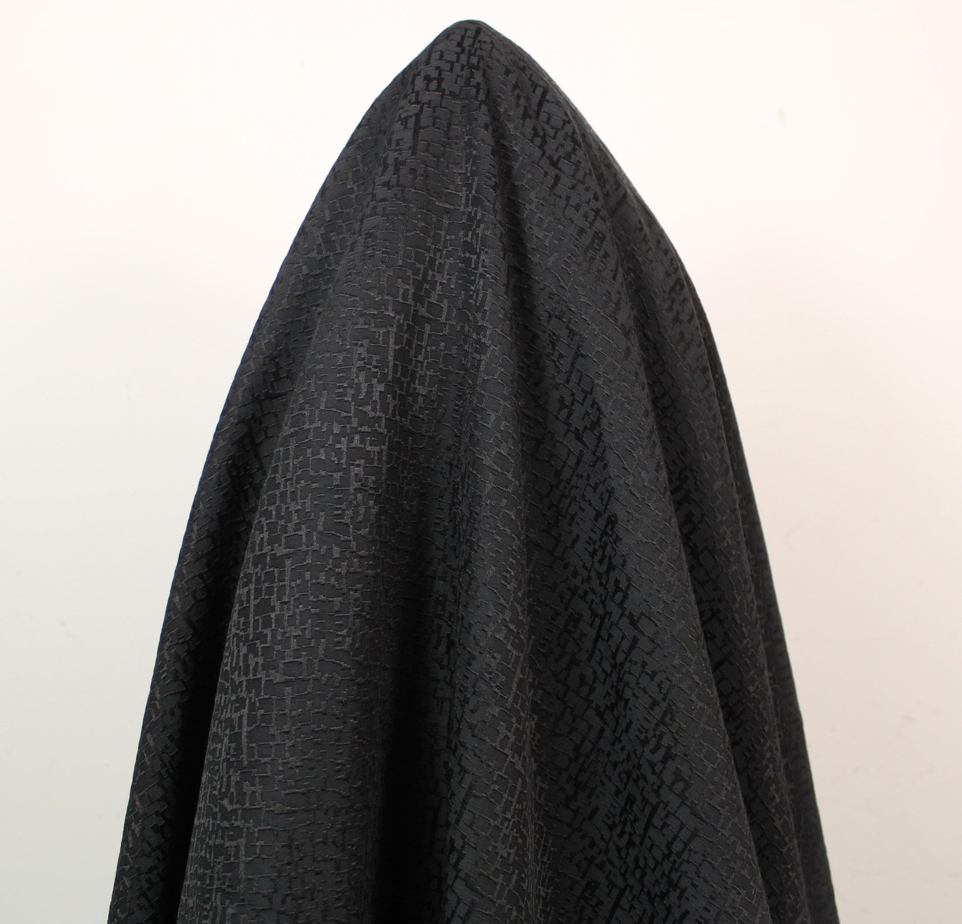Tissu crêpe coton et soie texturé - noir - photo 3/4 | So Tissus