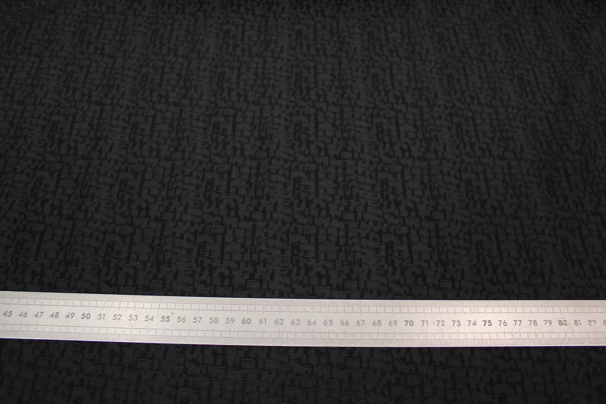 Tissu crêpe coton et soie texturé - noir - photo 4/4 | So Tissus