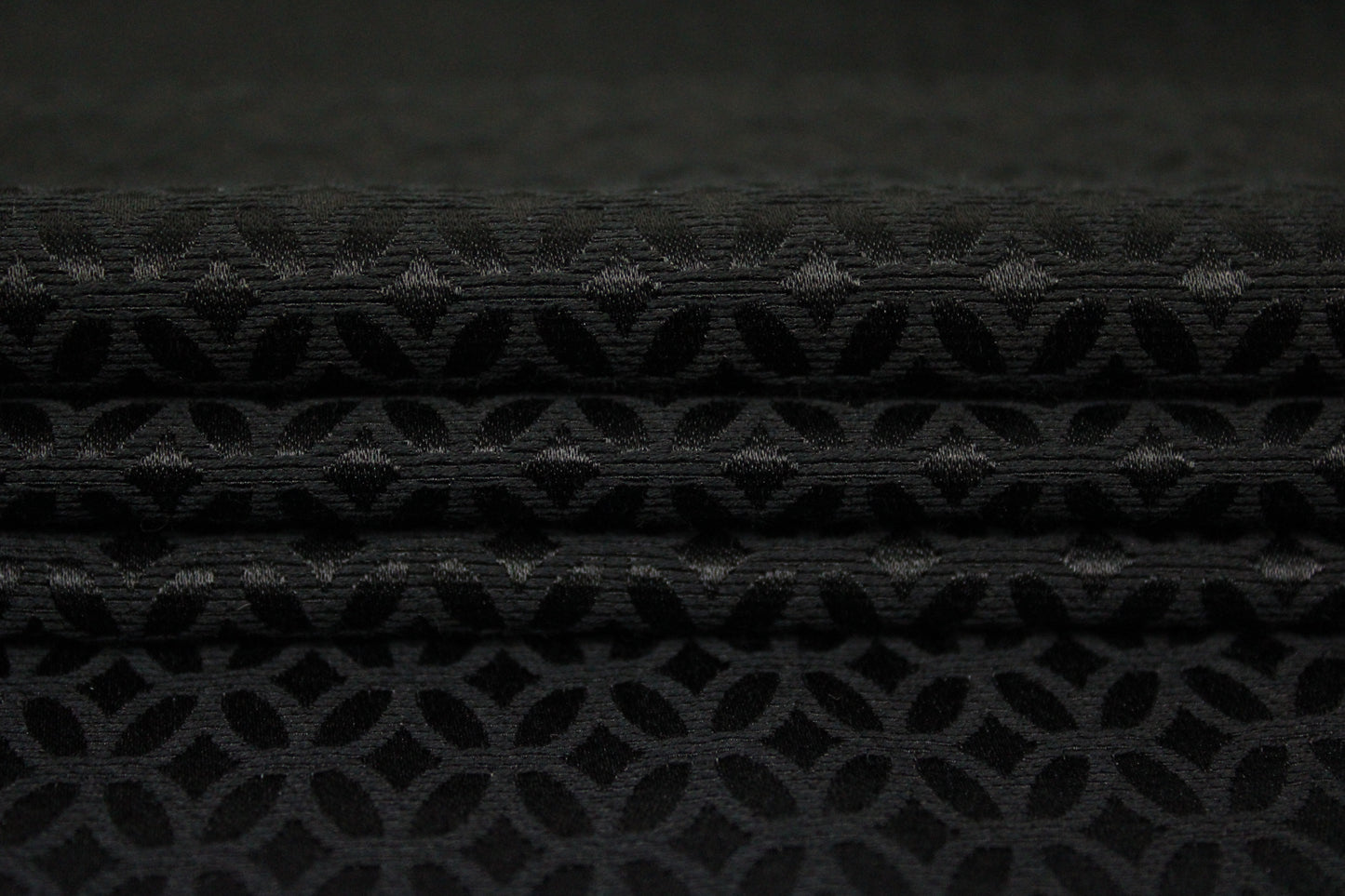 Tissu crêpe coton et soie - motif rosace - noir - photo 2/4 | So Tissus