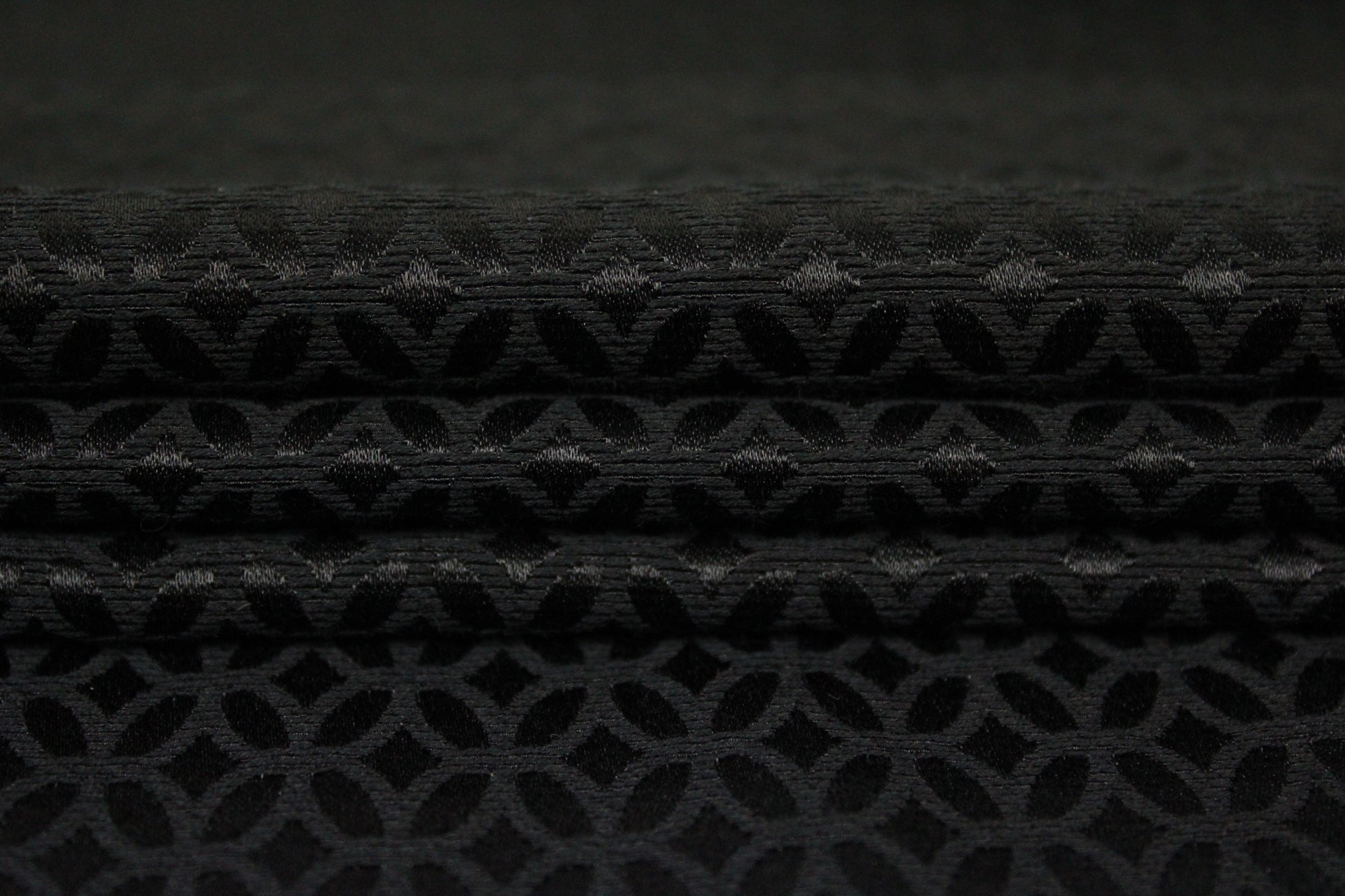 Tissu crêpe coton et soie - motif rosace - noir - photo 2/4 | So Tissus