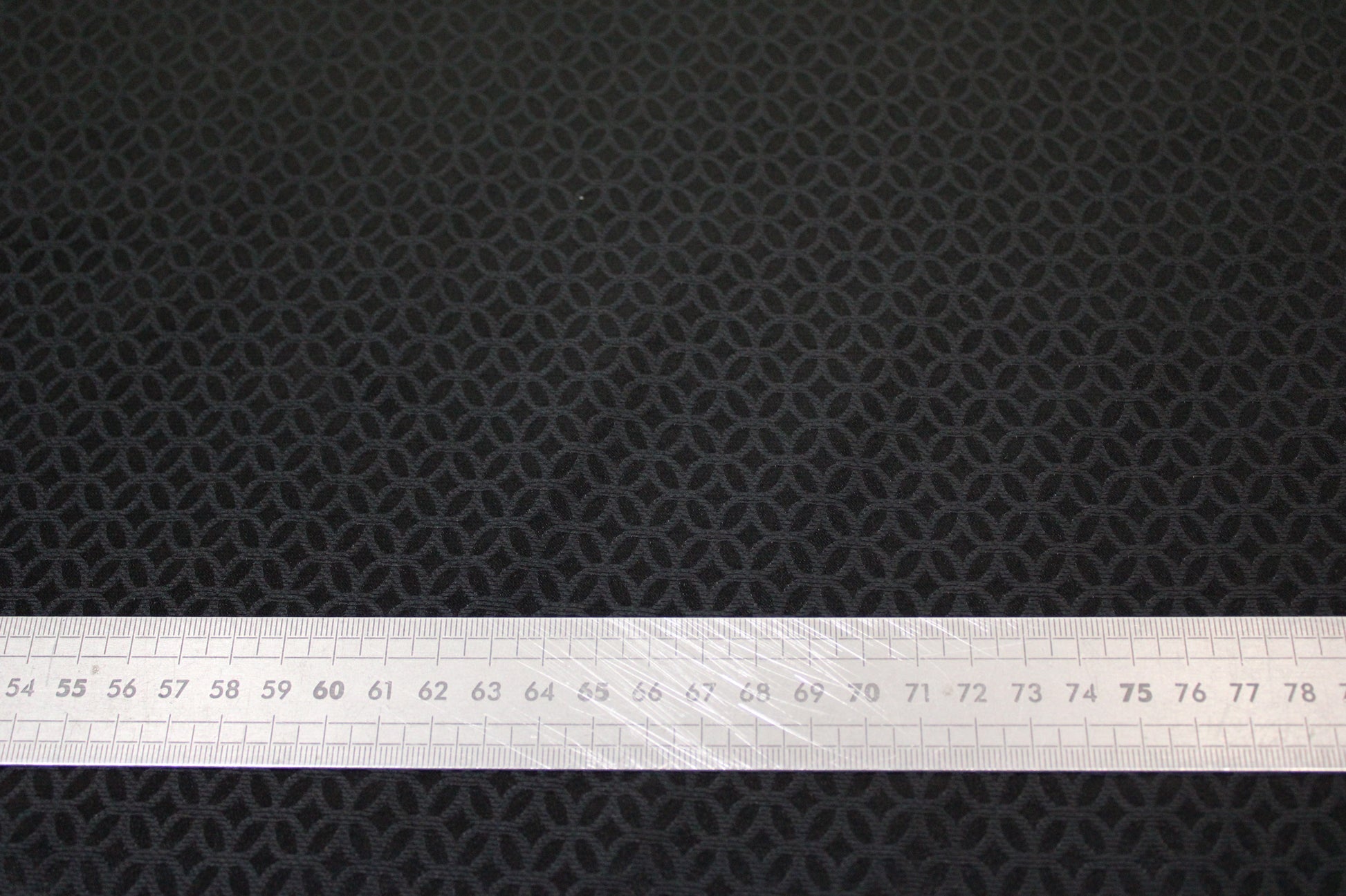 Tissu crêpe coton et soie - motif rosace - noir - photo 4/4 | So Tissus