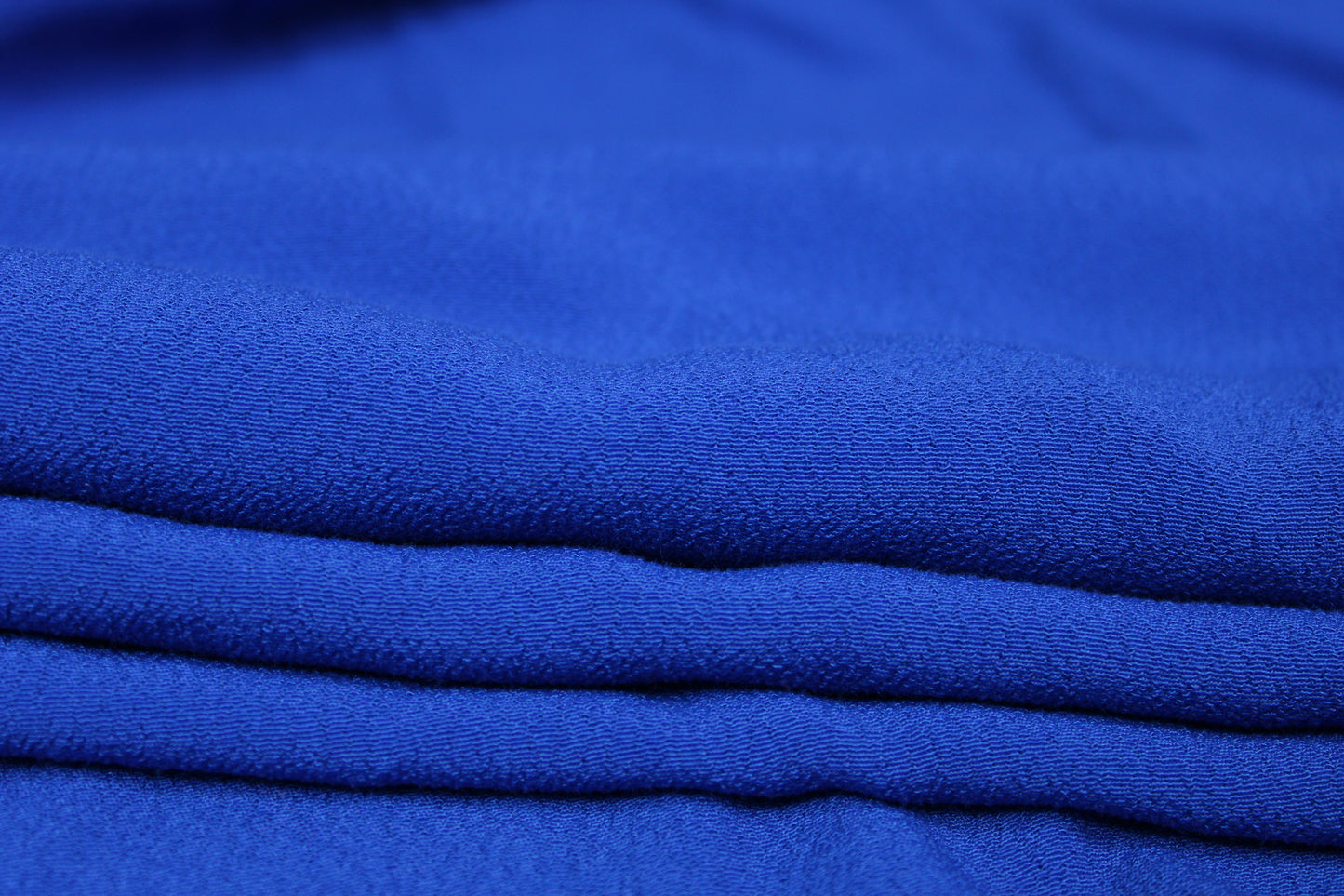 Tissu crêpe viscose - bleu électrique - photo 2/3 | So Tissus