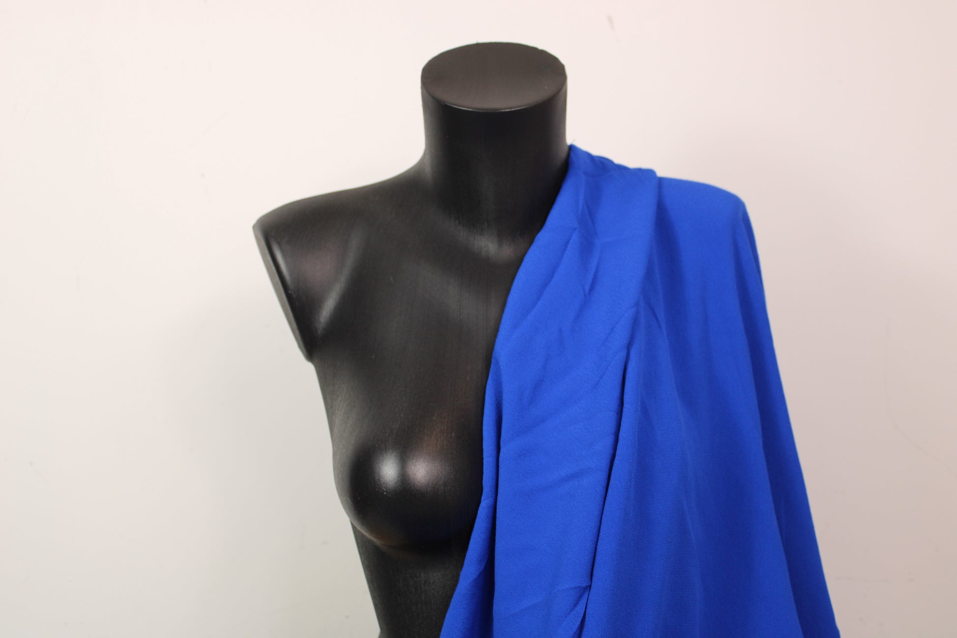 Tissu crêpe viscose - bleu électrique - photo 3/3 | So Tissus