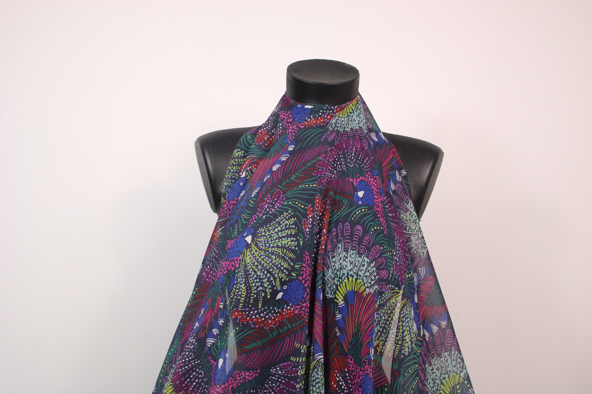 Tissu crêpon georgette  - imprimé paons - multicolore - photo 4/6 | So Tissus