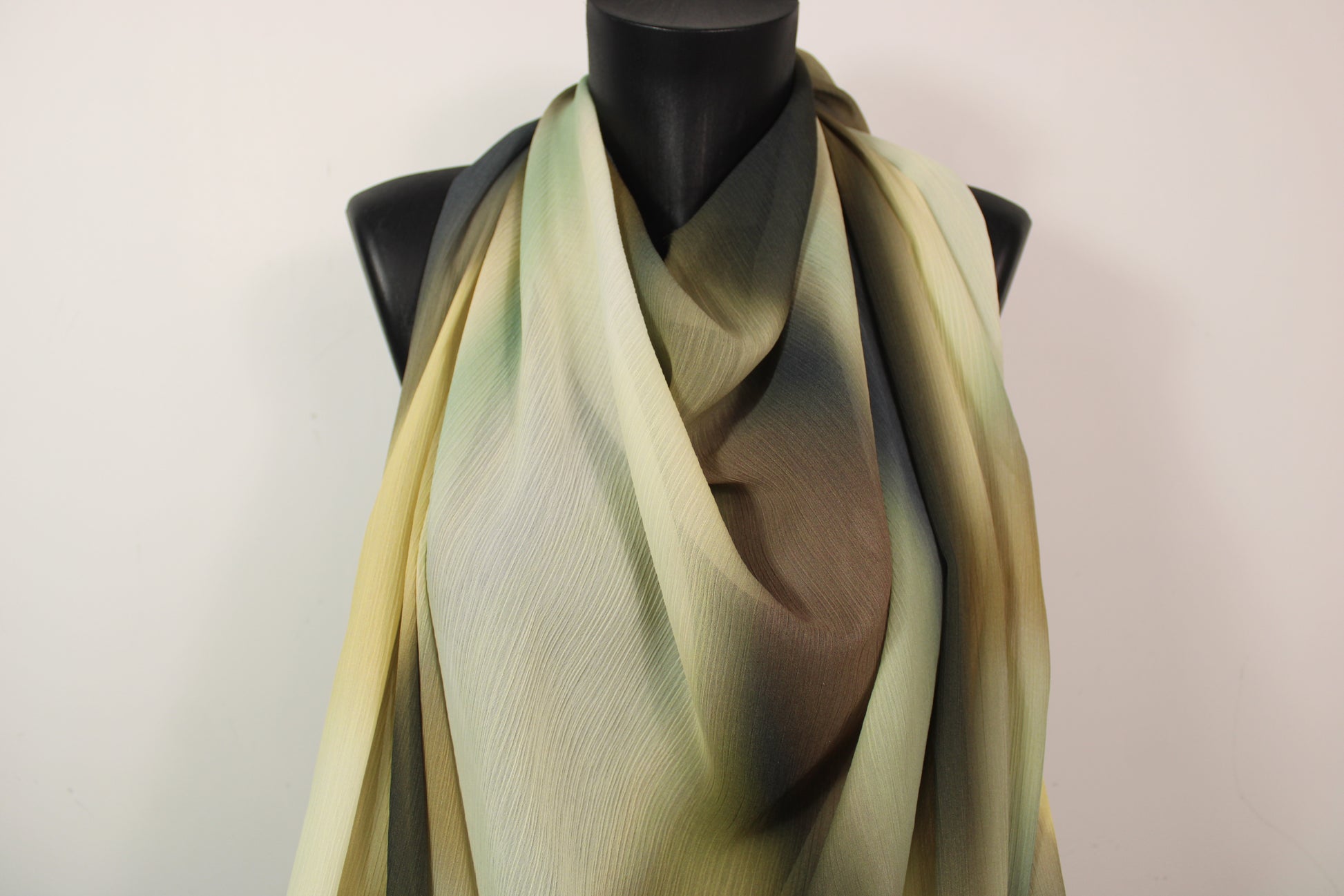 Tissu crêpon georgette  - imprimé tie and dye - photo 4/6 | So Tissus