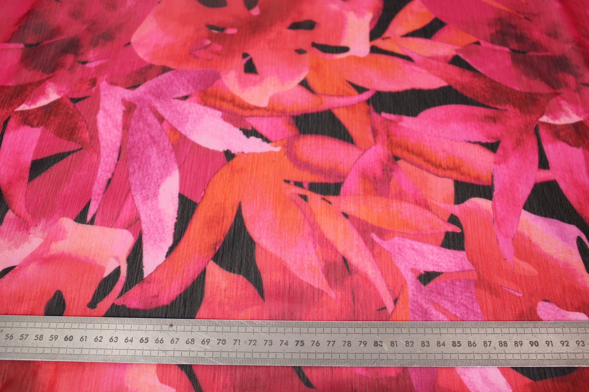 Tissu crêpon georgette  - imprimé grandes fleurs - photo 5/6 | So Tissus