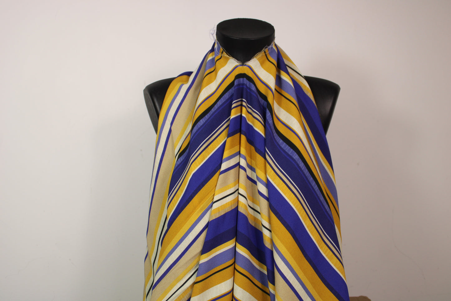 Tissu crêpe viscose - à rayures - beige, moutarde et bleu - photo 4/5 | So Tissus