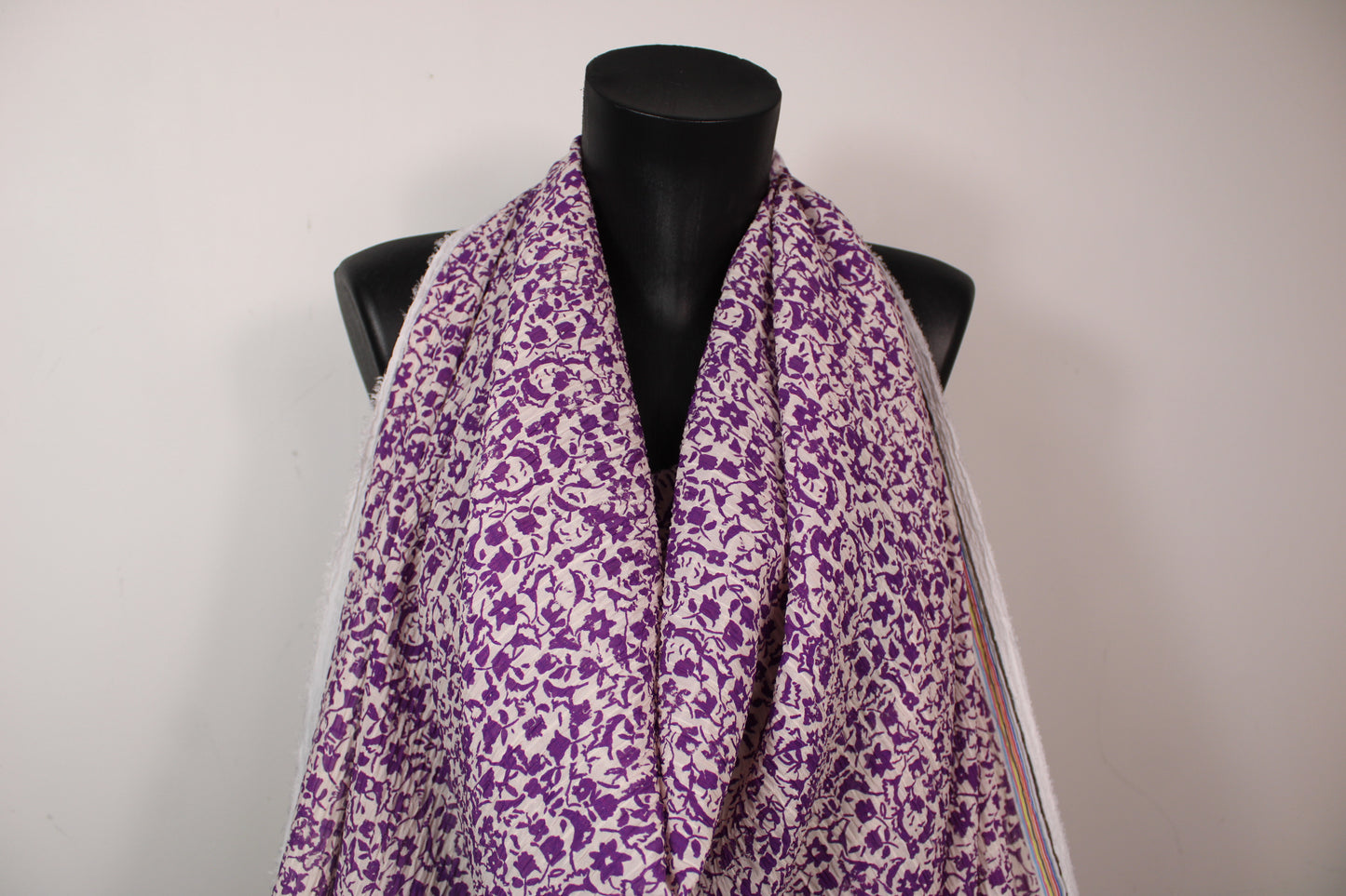 Tissu crêpon - petite fleurs - violet et blanc - photo 4/5 | So Tissus