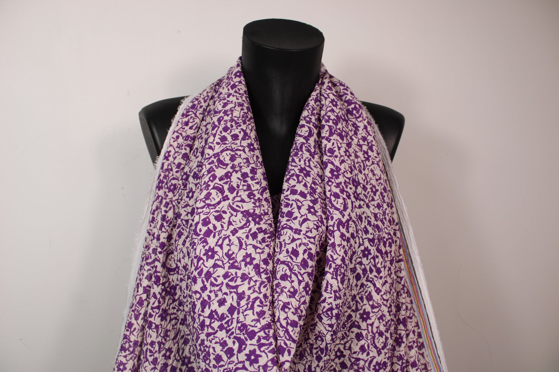 Tissu crêpon - petite fleurs - violet et blanc - photo 4/5 | So Tissus