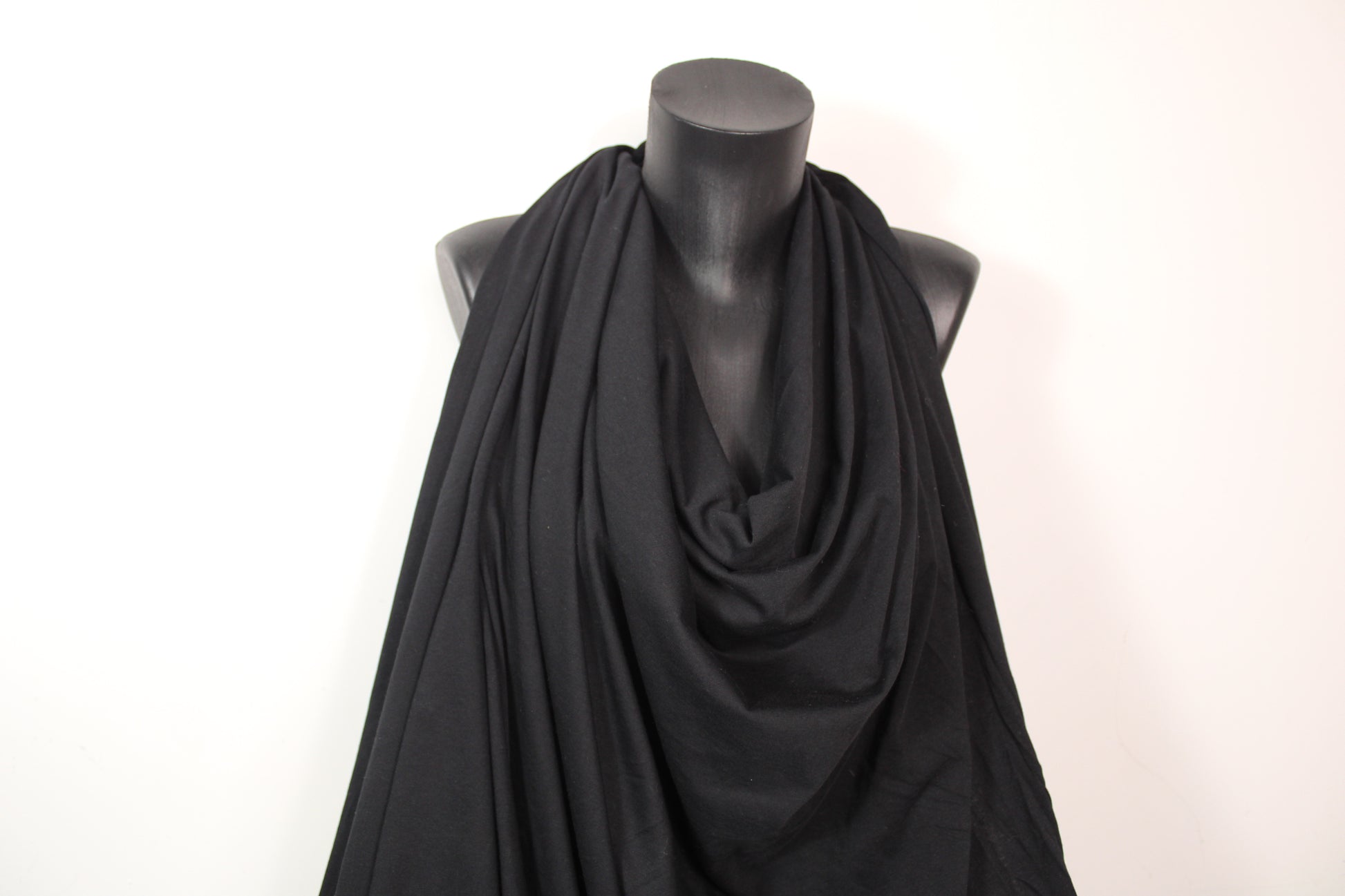 Tissu maille jersey coton  viscose - noir - photo 4/4 | So Tissus