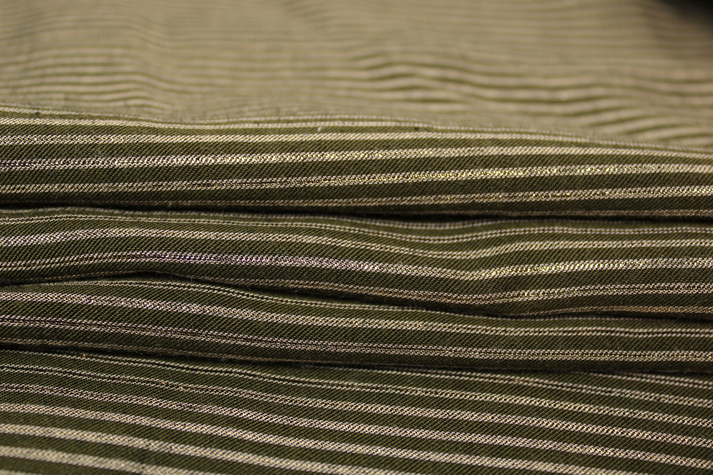 Tissu viscose - à rayures - kaki et doré - photo 2/5 | So Tissus