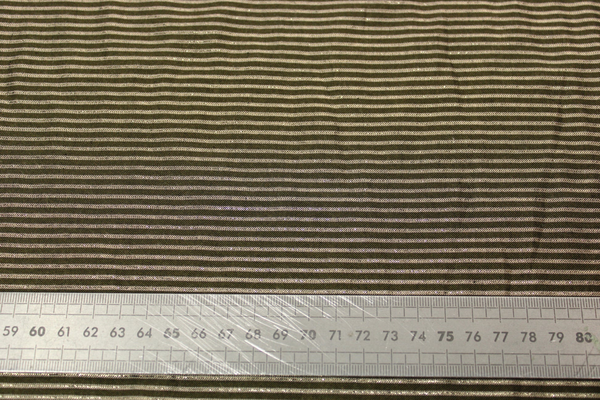 Tissu viscose - à rayures - kaki et doré - photo 5/5 | So Tissus