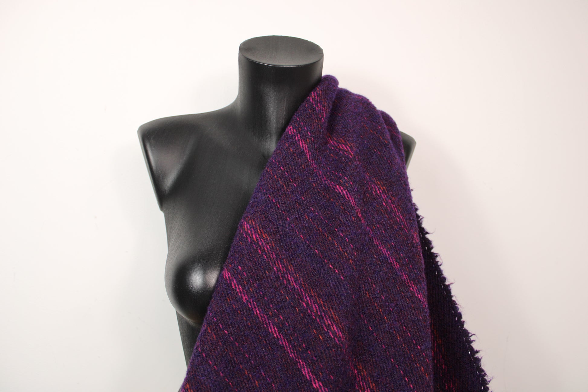 Tissu lainage duveteux - légère rayures - ton violet - photo 3/5 | So Tissus
