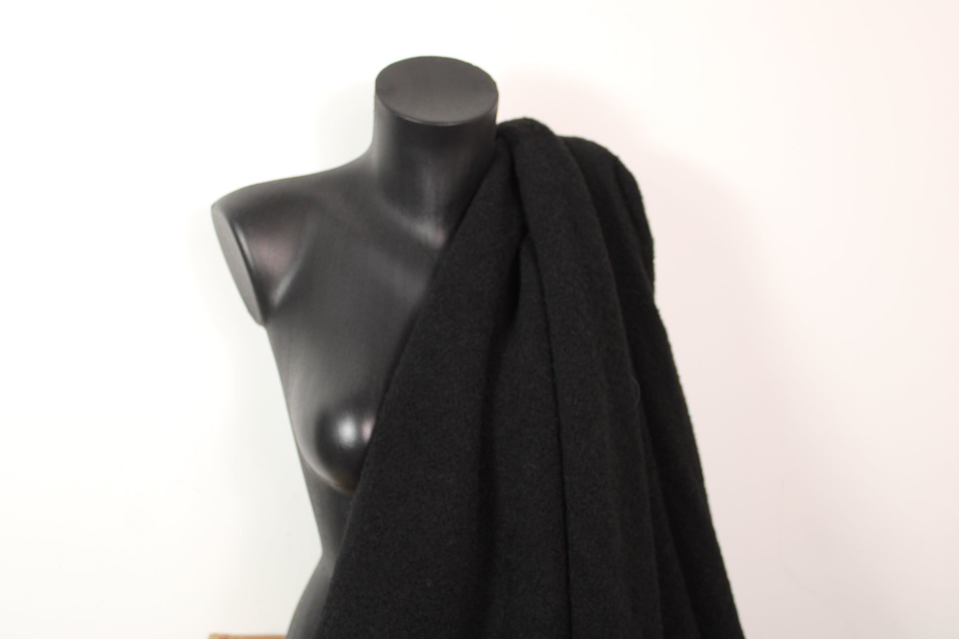 Tissu lainage alpaga duveteux - noir - photo 3/4 | So Tissus