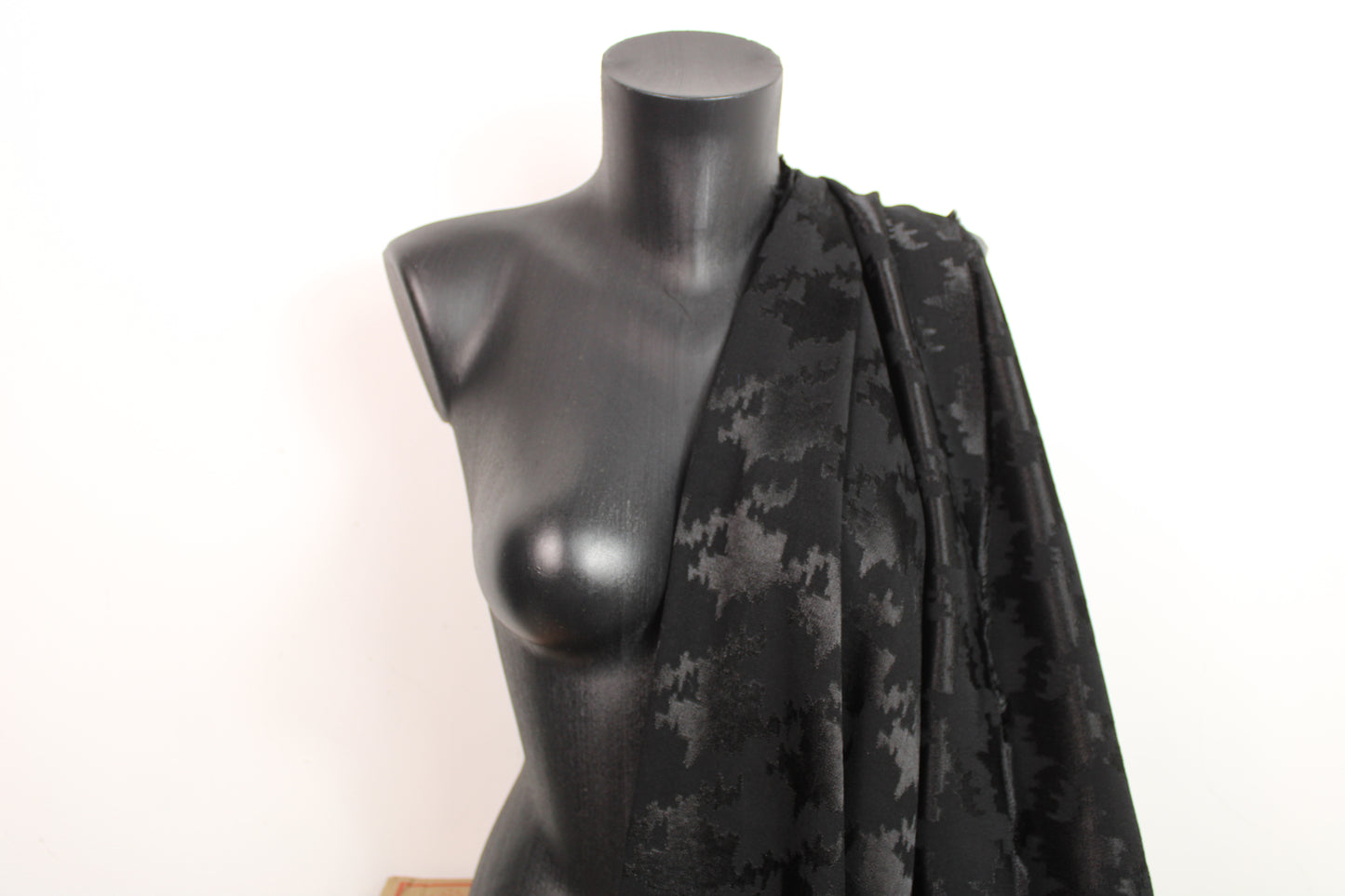 Tissu jacquard - imprimé pied de poule ton sur ton - noir - photo 3/5 | So Tissus