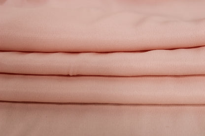 Tissu crêpe envers satin - rose pâle - photo 2/4 | So Tissus