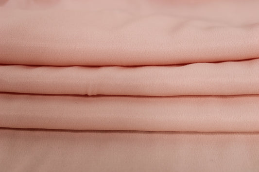 Tissu crêpe envers satin - rose pâle - photo 2/4 | So Tissus