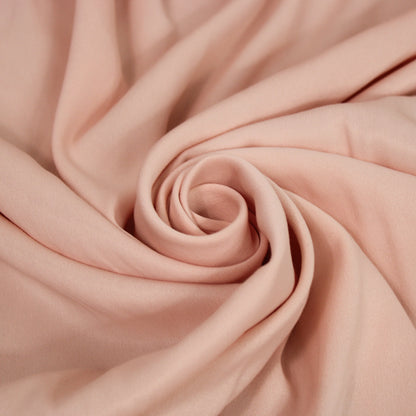 Tissu crêpe envers satin - rose pâle - photo 1/4 | So Tissus