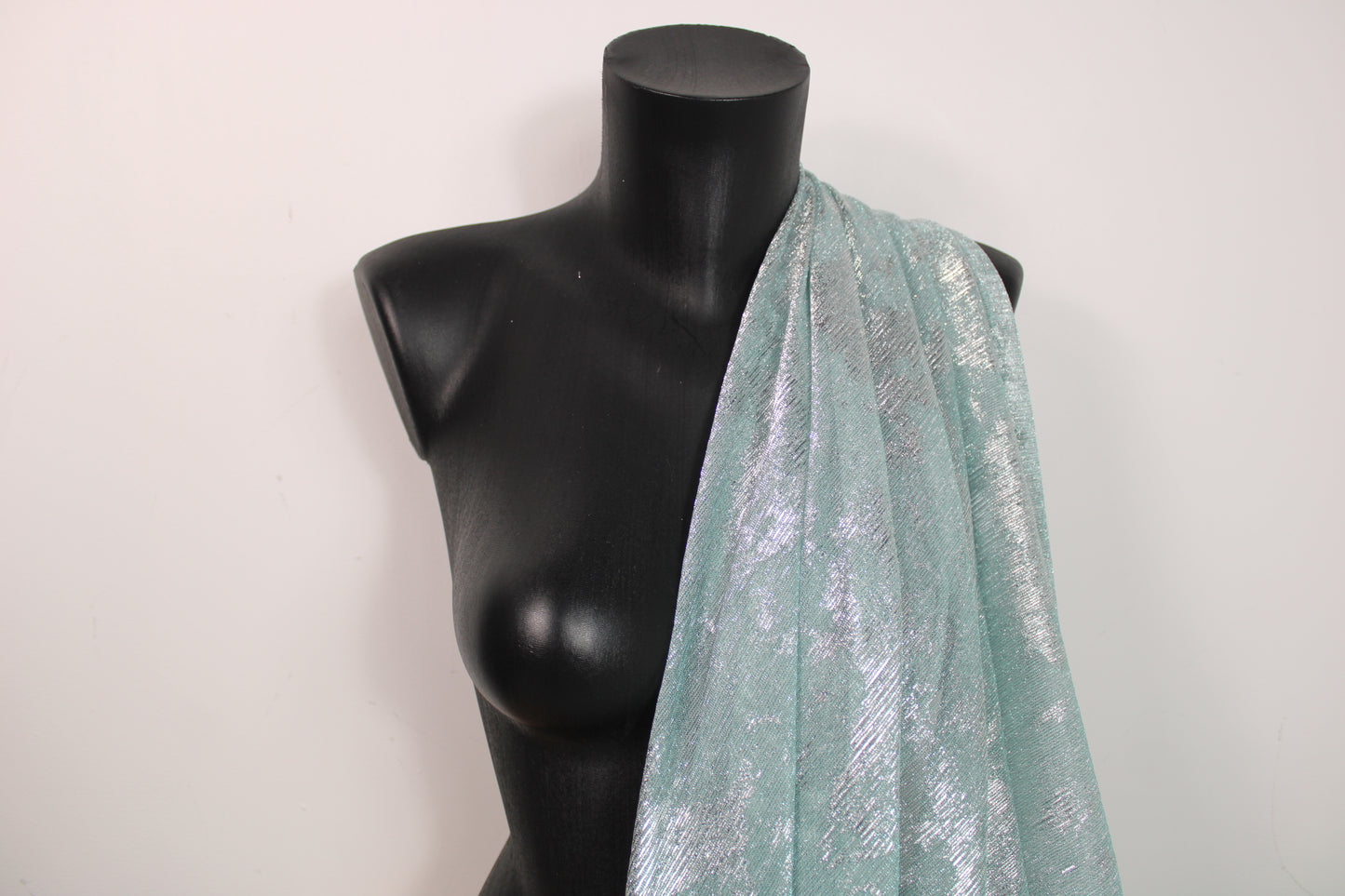 Tissu maille lurex - bleu ciel et argenté - photo 3/6 | So Tissus