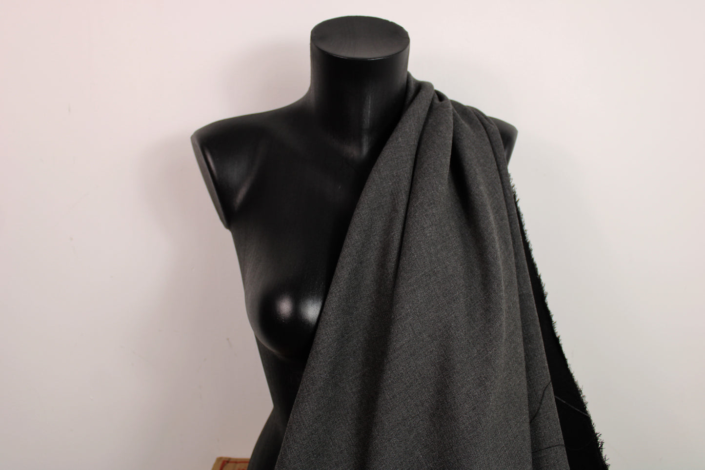 Tissu crêpe lourd - gris anthracite - photo 3/4 | So Tissus